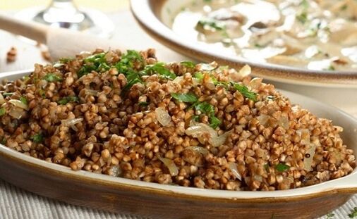 Kilo kaybı için karabuğday yulaf lapası pişirmek